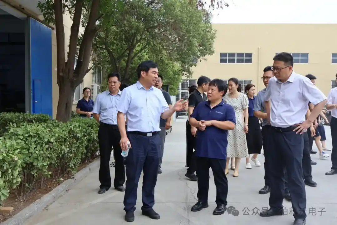 区委书记刘宏锋带队来我公司参观调研并指导工作！