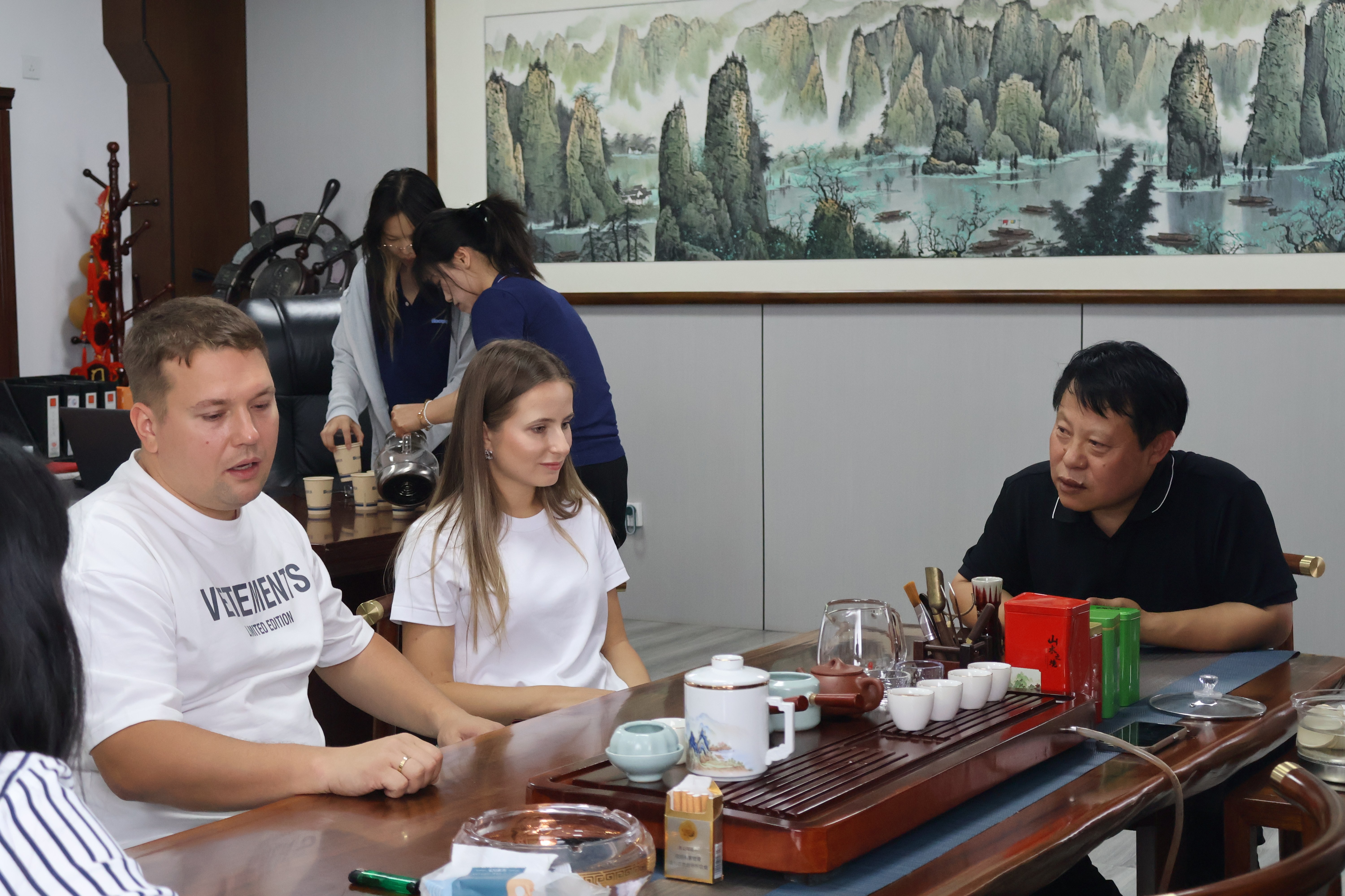 俄罗斯客户莅临我公司进行商务访问
